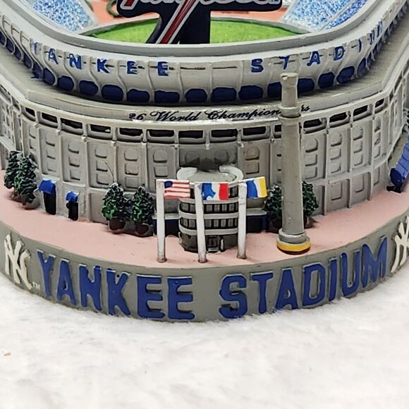 Forever Collectibles Yankee Stadium Legends Of The Diamond Clock With Box - Picture 3 of 15